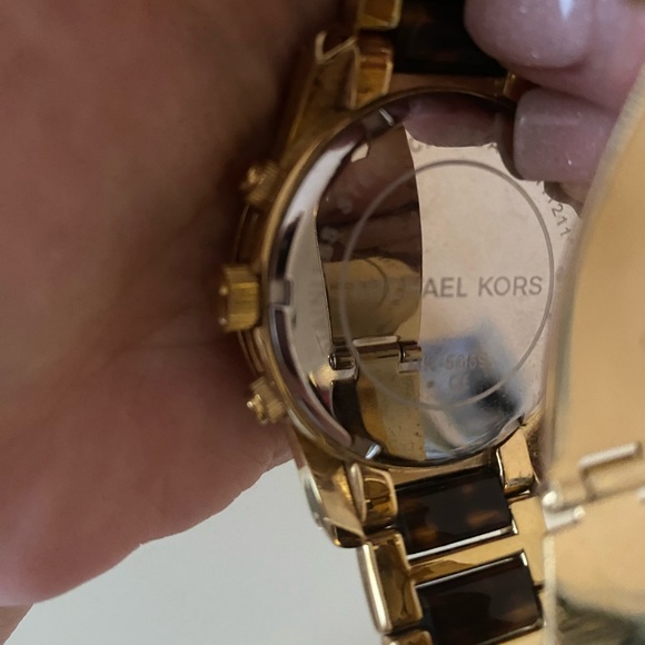 Michael Kors Gold Tortoise Link Watch - Picture 5 of 9
